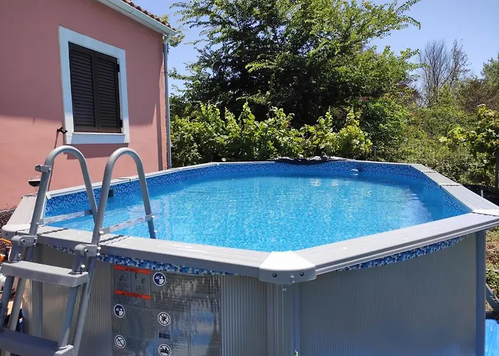 Beautiful Nearby Beach House With Garden, Private Pool And Large Yard